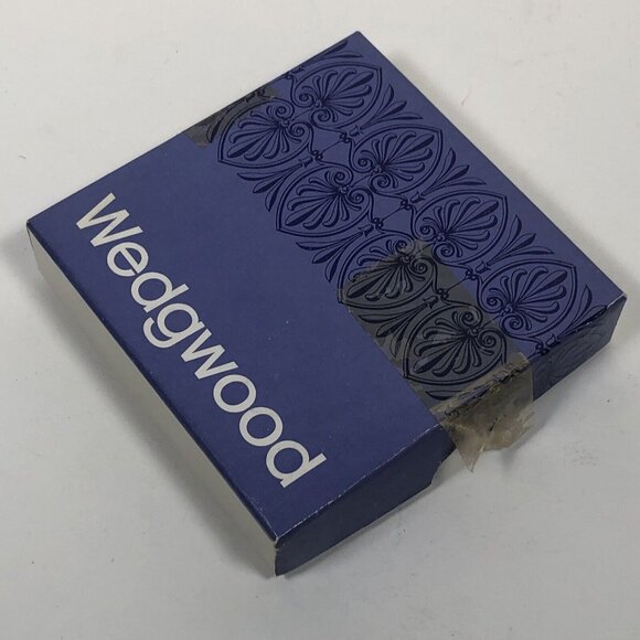 Vintage Wedgwood Jasperware Sage Green Ashtray, Round, Small, White, Dish W/ Box - Picture 10 of 10